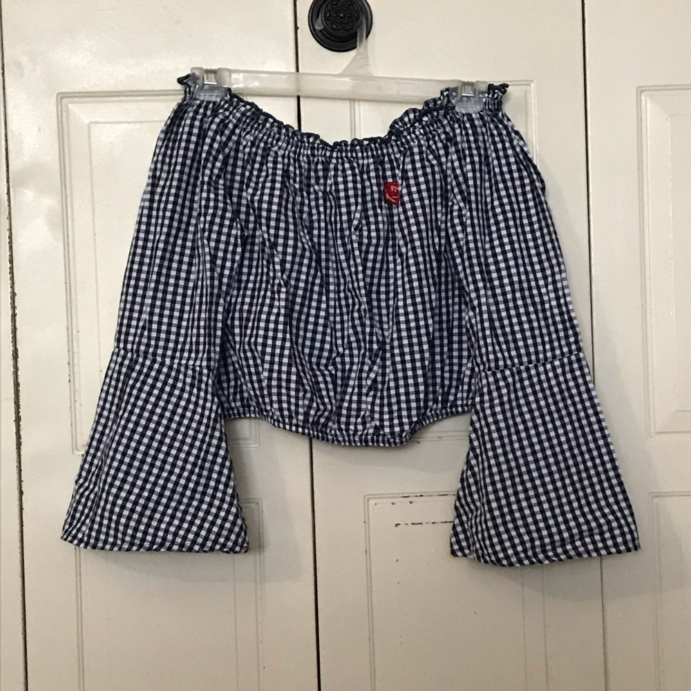 Shoulder cut blouse